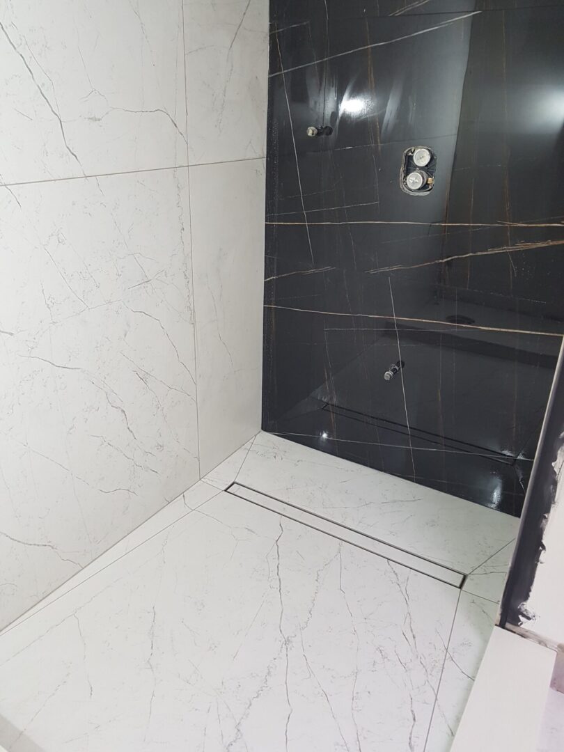 white and black marble bathroom